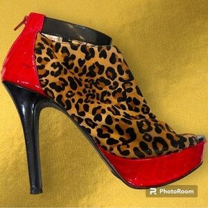 Qupid Leopard Peep Toe Platform Bootie Sandal Size 8